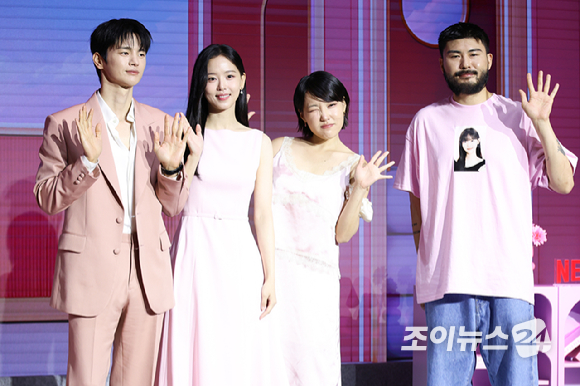 배우 서인국, 가수 카더가든, 코미디언 이은지, 배우 강한나(왼쪽 위부터 시계방향)가 1일 오전 서울 마포구 호텔 나루 서울 엠갤러리에서 진행된 넷플릭스 예능 '모태솔로지만 연애는 하고 싶어 시즌2' 제작발표회에 참석해 포즈를 취하고 있다. [사진=문수지 기자]