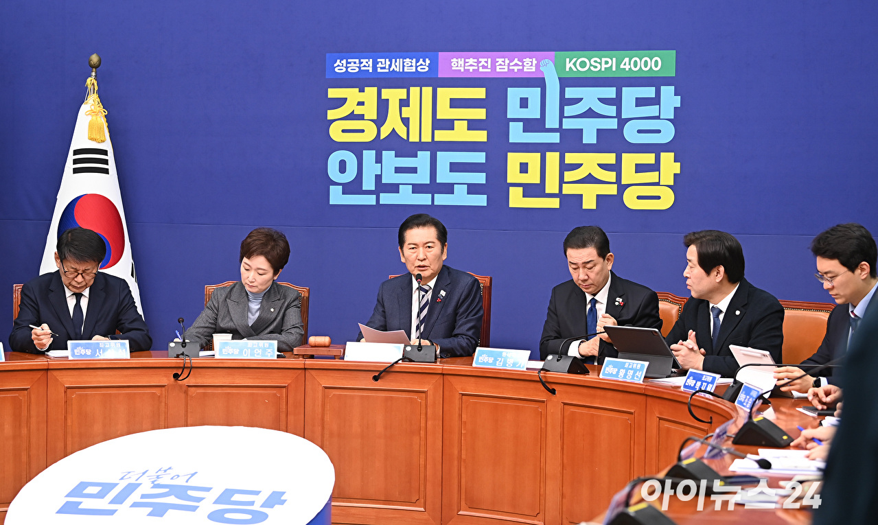 정청래 더불어민주당 대표가 12일 서울 여의도 국회에서 열린 최고위원회의에서 발언하고 있다. [사진=곽영래 기자]