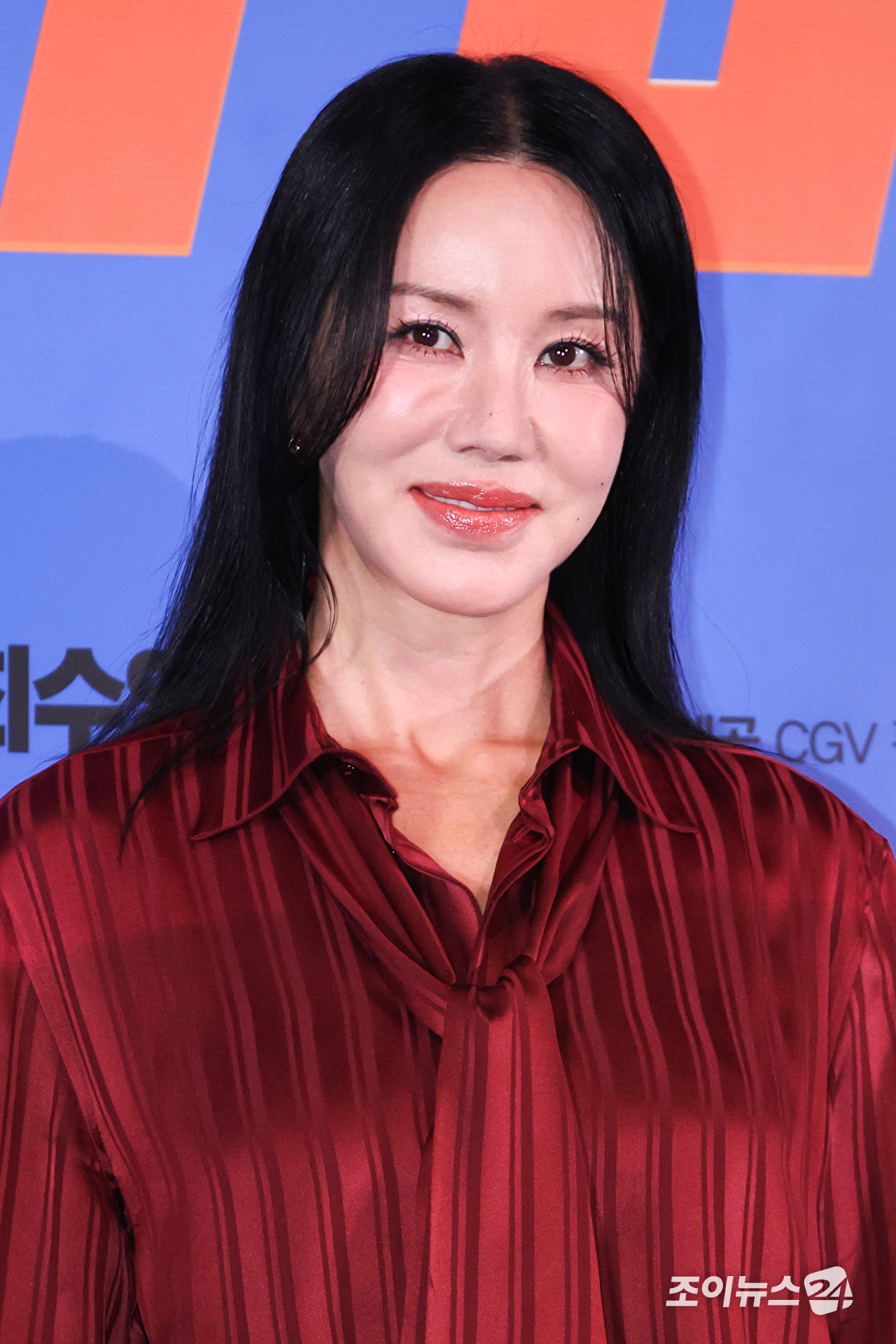 배우 엄정화가 27일 오후 서울 용산구 CGV 용산아이파크몰점에서 진행된 영화 '오케이 마담2'(감독 이철하) 언론시사회에 참석해 포즈를 취하고 있다. [사진=문수지 기자]