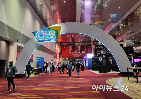 SK하이닉스가 내년 초 열리는 세계 최대 전자∙IT 전시회 'CES 2023'에서 주력 메모리 제품과 신규 라인업을 대거 선보인다. [사진=아이뉴스24 DB]