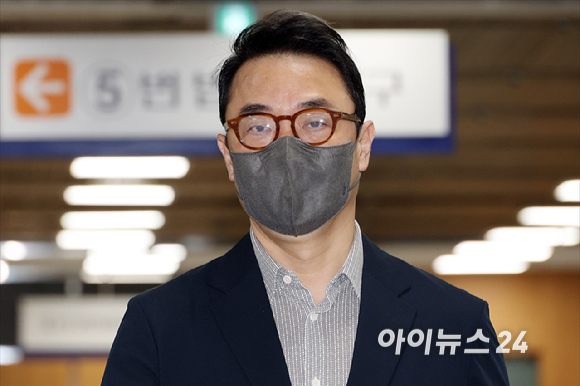 김건희 씨의 오빠 김진우 씨가 11일 오전 서울 서초구 서울중앙지방법원에서 열린 '경기 양평 공흥지구 개발 특혜 의혹' 속행 공판에 출석하고 있다. [사진=사진공동취재단]
