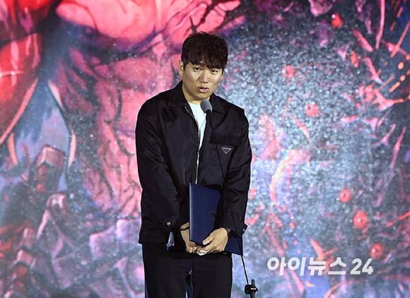 대상을 수상한 데브캣 김동건 대표가 12일 오후 부산 해운대구 벡스코에서 열린 '2025 대한민국 게임대상'에서 소감을 전하고 있다. [사진=곽영래 기자]