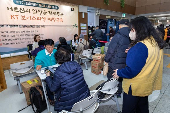 SK텔레콤은 설 연휴 맞아 가족 단위로 해외 여행을 떠나려는 고객들을 대상으로 인천국제공항에서 12일부터 3일간 &lsquo;디지털 안심 캠페인&rsquo;을 펼친다고 12일 밝혔다. [사진=SKT]