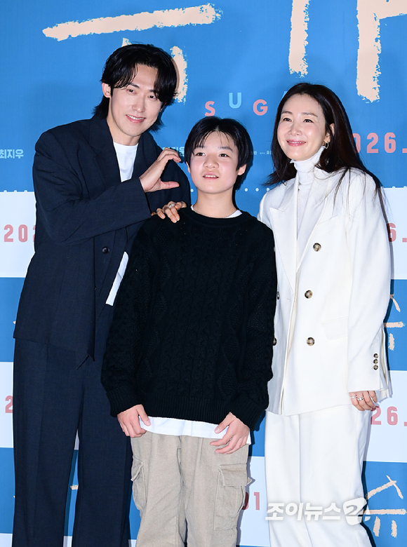 배우 민진웅-고동하-최지우가 18일 오전 서울 용산구 CGV 용산아이파크몰에서 열린 영화 '슈가'(감독 최신춘) 제작보고회에 참석하고 있다. [사진=정소희 기자]