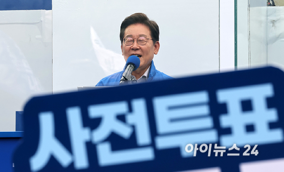 이재명 더불어민주당 대선 후보 가 28일 오후 서울 광진구 어린이대공원 앞에서 유세하고 있다. [사진=곽영래 기자]