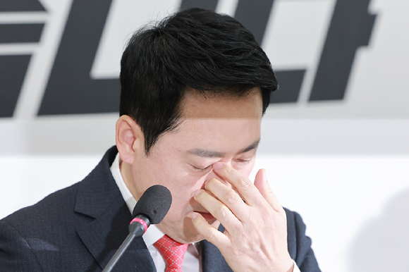 이재명 대통령이 12일 청와대에서 열린 수석보좌관회의에 입장하고 있다. 2026.2.12 [청와대통신사진기자단] [사진=연합뉴스]