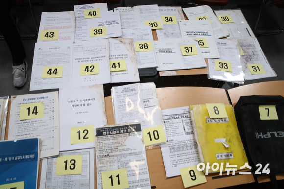 국민의힘 원희룡 정책본부장이 28일 서울 여의도 중앙당사에서 기자회견을 열고 대장동 배수구 문건 내용을 실물 공개하며 발언하고 있다. [사진=김성진 기자]