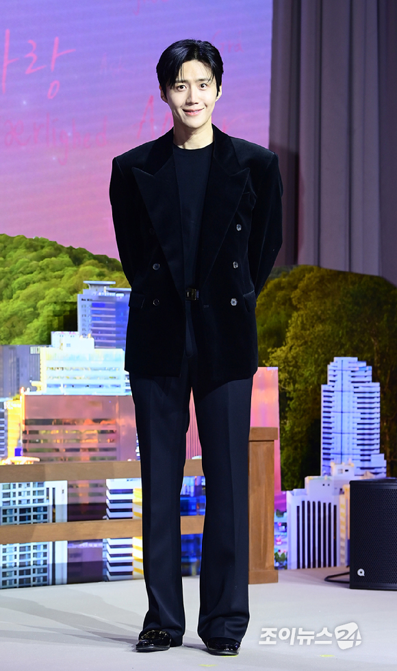 배우 김선호가 13일 오전 서울 강남구 조선팰리스 서울강남에서 열린 넷플릭스 시리즈 '이 사랑 통역 되나요?' 제작발표회에 참석하고 있다. [사진=정소희 기자]