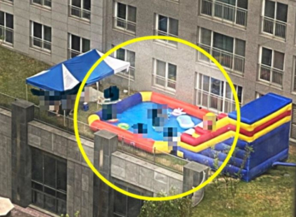 해당 아파트는 규정상 공용공간을 사적으로 사용하는 것을 금지하고 있다. [사진=온라인 커뮤니티]