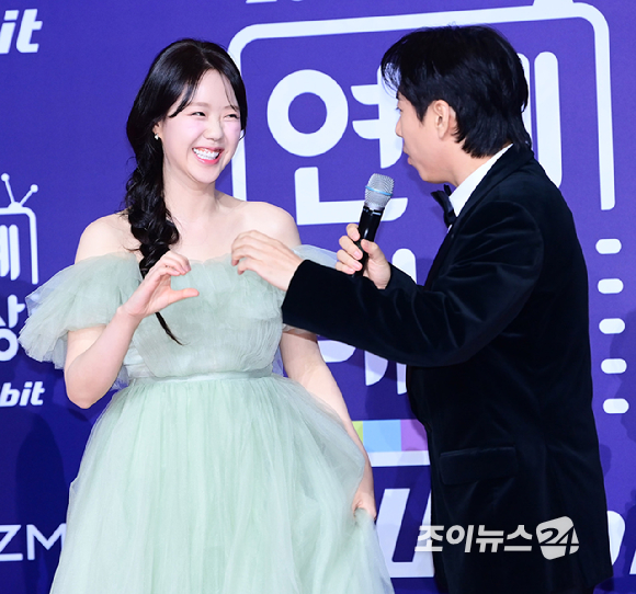 '런닝맨' 지예은-양세찬-하하-김종국이 30일 오후 서울 마포구 상암동 SBS 프리즘타워에서 열린&nbsp;2025 SBS 연예대상&nbsp;레드카펫 행사에 참석하고 있다. [사진=정소희 기자]