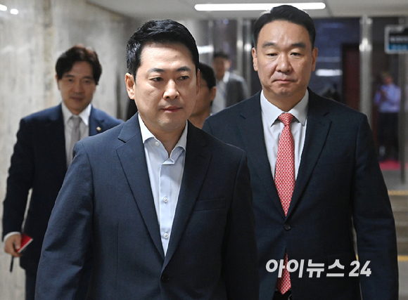 장동혁 국민의힘 당대표가 24일 서울 여의도 국회에서 열린 '규제에서 시장으로, 징벌에서 합리로' 국민의힘 부동산정책 정상화 토론회에 참석하고 있다. [사진=곽영래 기자]