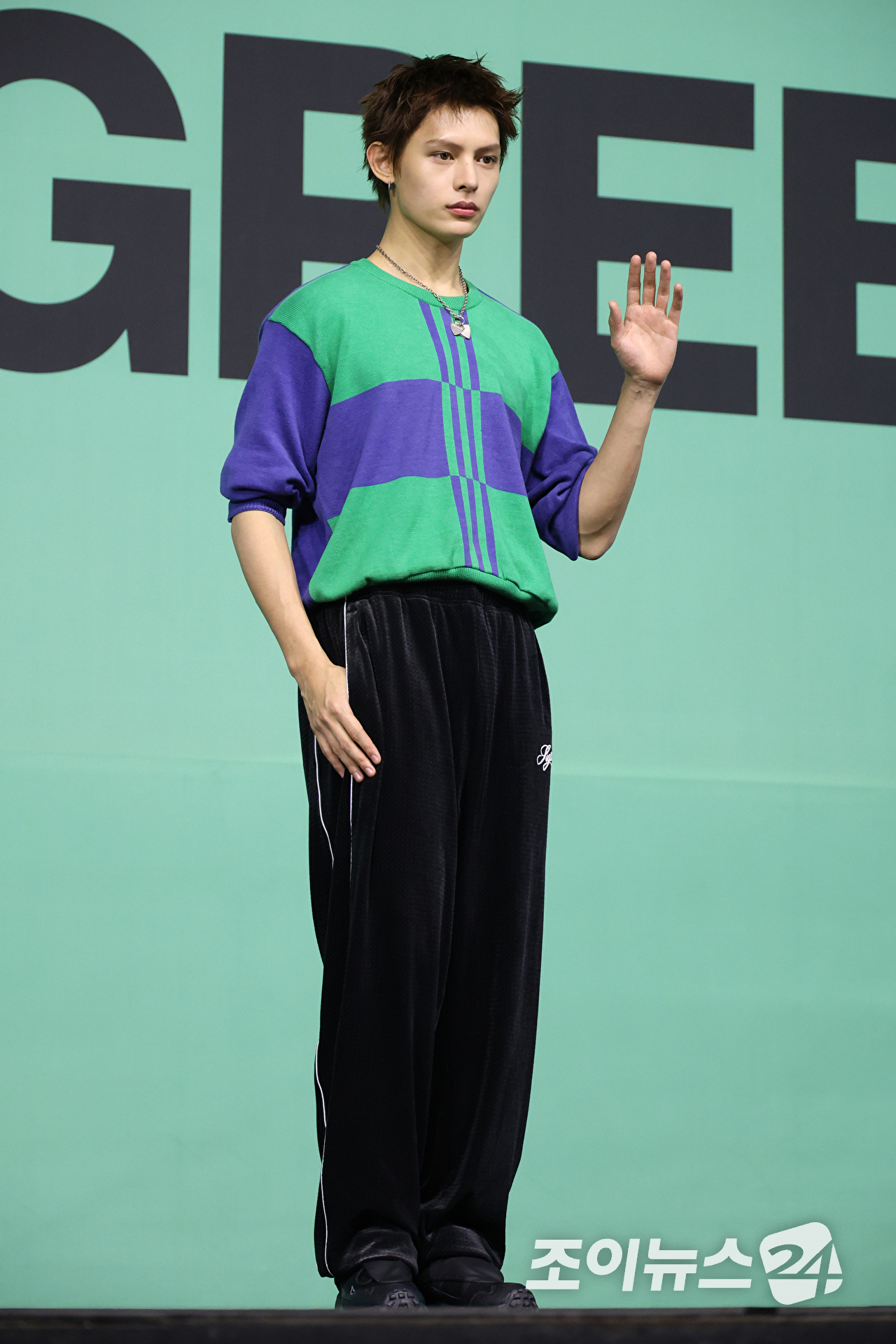 그룹 코르티스 제임스가 20일 오후 서울 광진구 광장동 예스24라이브홀에서 열린 미니 2집 '그린그린(GREENGREEN)' 발매 기념 쇼케이스에 참석해 포즈를 취하고 있다. [사진=문수지 기자]