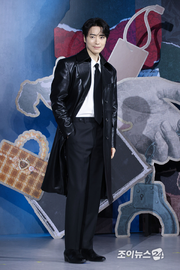 배우 이준혁이 10일 오전 서울 중구 장충동 앰배서더 서울 풀만 호텔에서 열린 넷플릭스 시리즈 '레이디 두아' 제작발표회에 참석해 포즈를 취하고 있다. [사진=문수지 기자]