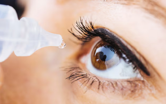 안경이나 수술 없이 특수 안약으로 노안을 개선할 수 있다는 연구 결과가 나왔다. 사진은 본 기사 내용과 무관. [사진=allaboutvision]