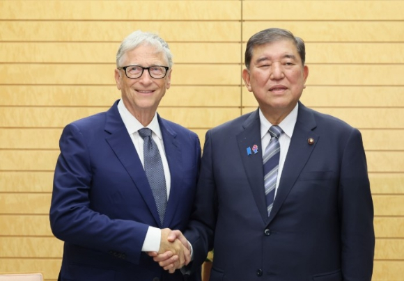 빌 게이츠 게이츠재단 이사장과 이시바 시게루 일본 총리 [사진=총리관저 홈페이지]