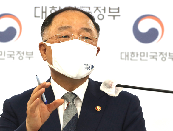 22일(현지시각) 홍남기 부총리가 한국의 모건스탠리캐피터린터내셔널(MSCI) 선진국지수 편입을 위해 외국인 투자자의 불편을 덜어줄 방안을 검토하겠다고 밝혔다.[사진=뉴시스]