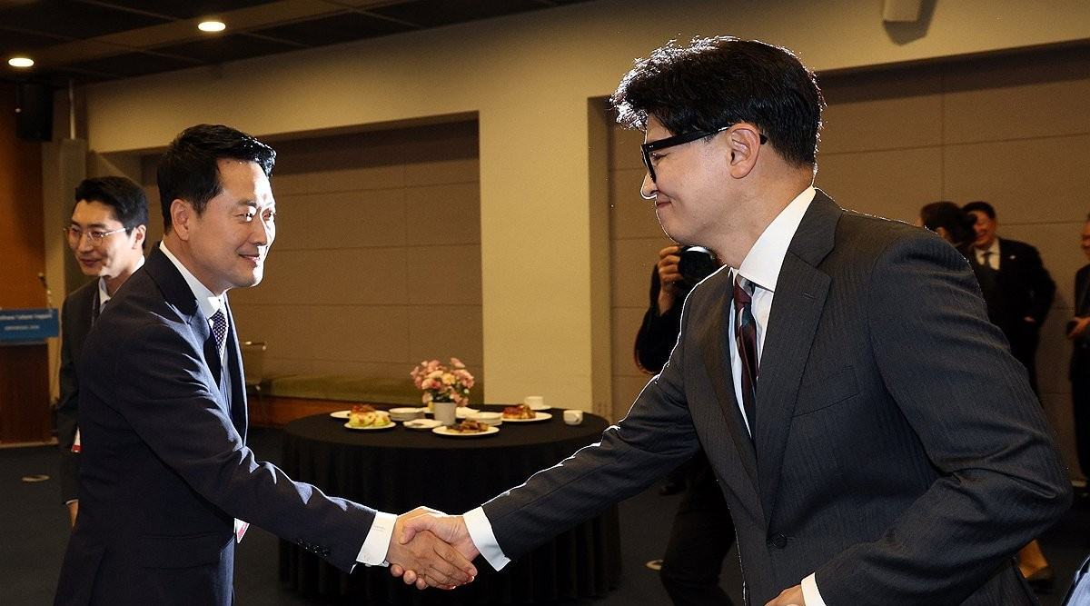 무소속 한동훈 의원이 지난 7일 서울 종로구 남북회담본부에서 열린 외교통일위원회 국정감사에서 정동영 통일부 장관에게 질의하고 있다. 2026.10.7 [사진=연합뉴스]