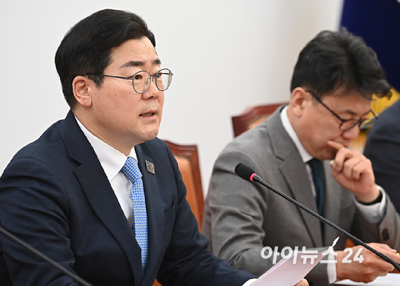 박찬대 더불어민주당 원내대표가 11일 오전 서울 여의도 국회에서 열린 원내대책회의에서 발언하고 있다. [사진=곽영래 기자]