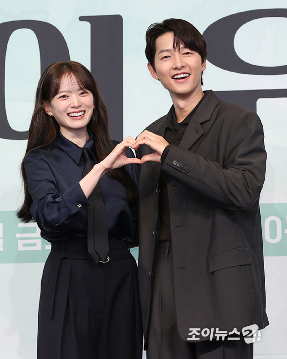 배우 천우희와 송중기가 4일 오후 서울 구로구 신도림 더 링크 호텔에서 열린&nbsp;JTBC 금요시리즈 '마이 유스' 제작발표회에 참석하고 있다. [사진=정소희 기자]