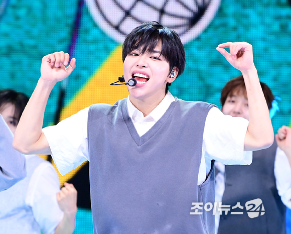 그룹 킥플립 아마루가 26일 오후 서울 광진구 광장동 예스24라이브홀에서 진행된 킥플립(KickFlip) 미니 2집 'Kick Out, Flip Now!(킥 아웃, 플립 나우!)' 발매 기념 쇼케이스에 참석하고 있다. [사진=정소희 기자]