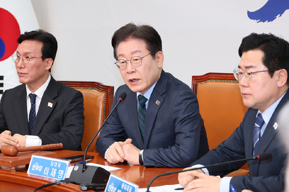 더불어민주당 이재명 대표가 21일 서울 여의도 국회에서 열린 최고위원회의에서 발언하고 있다. 2025.2.21 [사진=연합뉴스]