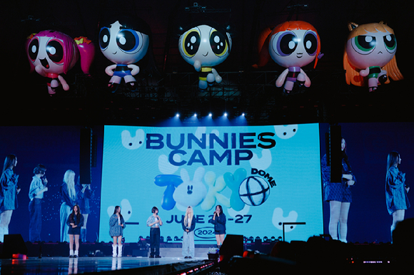 그룹 뉴진스가 일본 도쿄돔에서 'Bunnies Camp 2024 Tokyo Dome'을 개최하고 팬들을 만나고 있다. [사진=어도어]