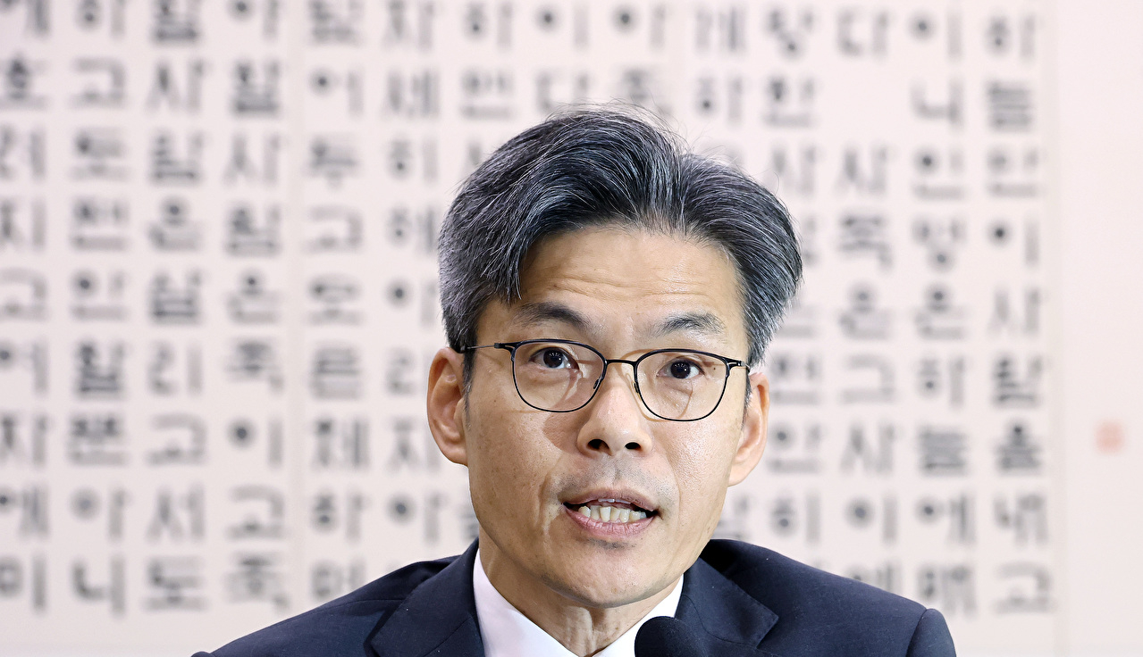 정용환 서울광역공소청장 직무대리가 19일 국회 법제사법위원회에서 열린 서울고검 등에 대한 국정감사에 출석해 증인 선서를 하고 있다. 2026.10.19 [사진=연합뉴스]