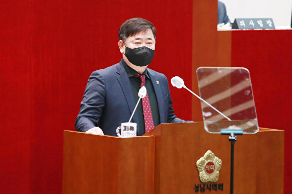 김종환 성남시의원이 지난 25일 제276회 제3차 본회의에서 5분 자유발언을 하고 있다. [사진=성남시의회]