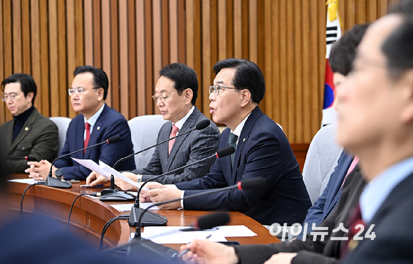 송언석 국민의힘 원내대표가 16일 서울 여의도 국회에서 열린 원내대책회의에서 발언하고 있다. [사진=곽영래 기자]