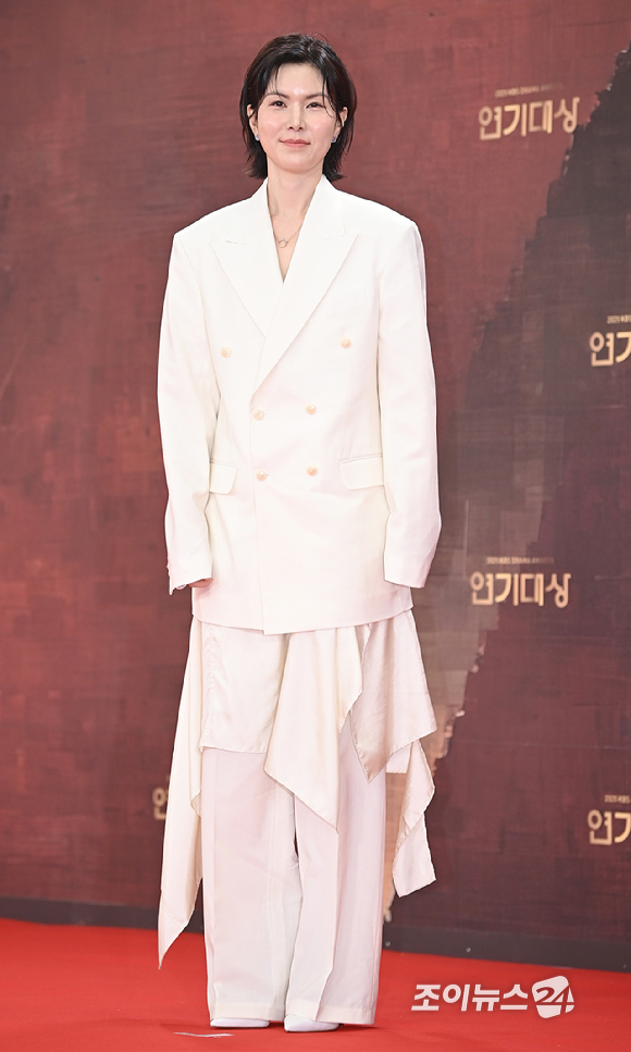 배우 공민정이 31일 오후 서울 여의도 KBS에서 열린 2025 KBS 연기대상&nbsp;레드카펫 포토월 행사에서 포즈를 취하고 있다. [사진=곽영래 기자]