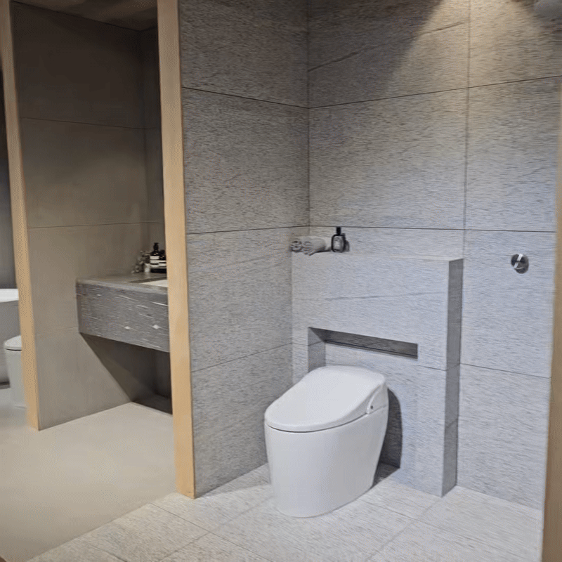 서울 강남구 논현동의 한 건물 입구에 '반포 124주구 마감재 전시장'을 알리는 포스터가 붙어 있다. 2025.12.15 [사진=이효정 기자 ]