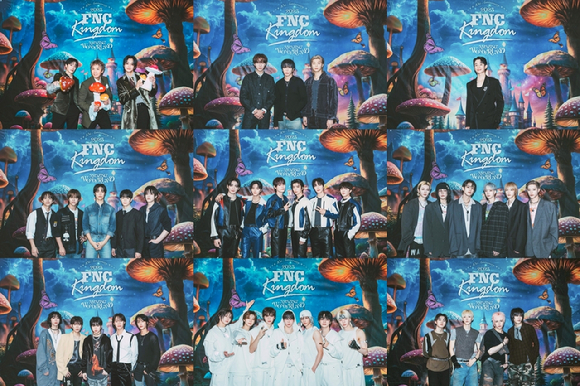 FNC엔터테인먼트 소속 아티스트들이 일본 요코하마 피아 아레나 MM에서 '2025 FNC KINGDOM 10TH ANNIVERSARY - AMAZING WONDERLAND -'(이하 'FNC 킹덤')를 개최하고 단체 사진 촬영을 하고 있다. [사진=FNC엔터테인먼트]