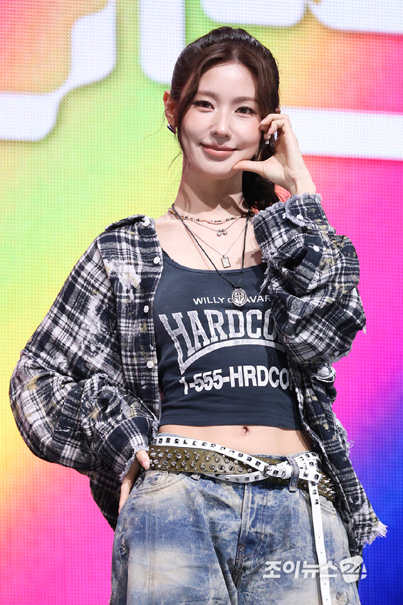 그룹 아이들 미연이 6일 오후 서울 광진구 광장동 예스24라이브홀에서 진행된 아이들(i-dle) 아홉 번째 미니 앨범 '위 메이드'(We made) 발매 기념 쇼케이스에 참석해 포즈를 취하고 있다. [사진=문수지 기자]