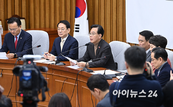 송언석 국민의힘 원내대표가 19일 서울 여의도 국회에서 열린 원내대책회의에서 발언하고 있다. [사진=곽영래 기자]