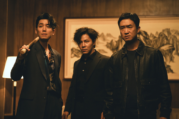 배우 박지환, 조우진, 정경호가 영화 '보스'에서 열연하고 있다. [사진=(주)하이브미디어코프, (주)마인드마크]