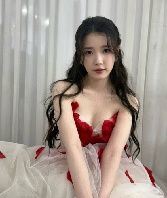 아이유 [사진=아이유 SNS]