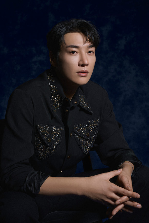 배우 김영광이 넷플릭스 시리즈 '트리거' 인터뷰에 앞서 포즈를 취하고 있다. [사진=넷플릭스]