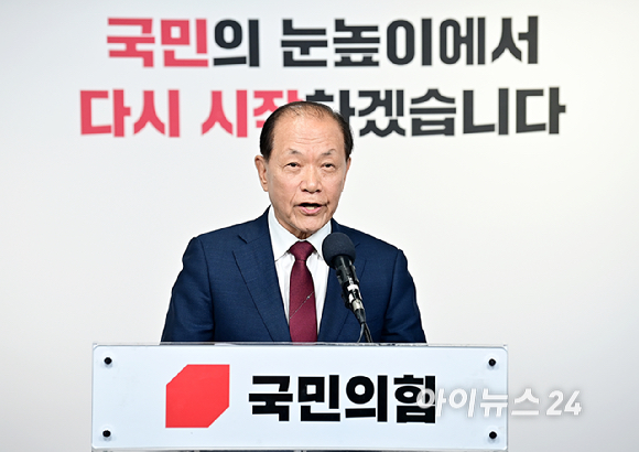 황우여 국민의힘 비상대책위원장이 3일 오전 서울 여의도 국민의힘 중앙당사에서 열린 비상대책위원장 취임 입장발표를 하고 있다. [사진=곽영래 기자]