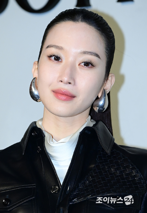 배우 문가영이 28일 오후 서울 성동구 성수동 에스팩토리D동에서 열린 보테가 베네타 2026 여름 프라이빗 뷰 포토콜 행사에 참석하고 있다. [사진=정소희 기자]