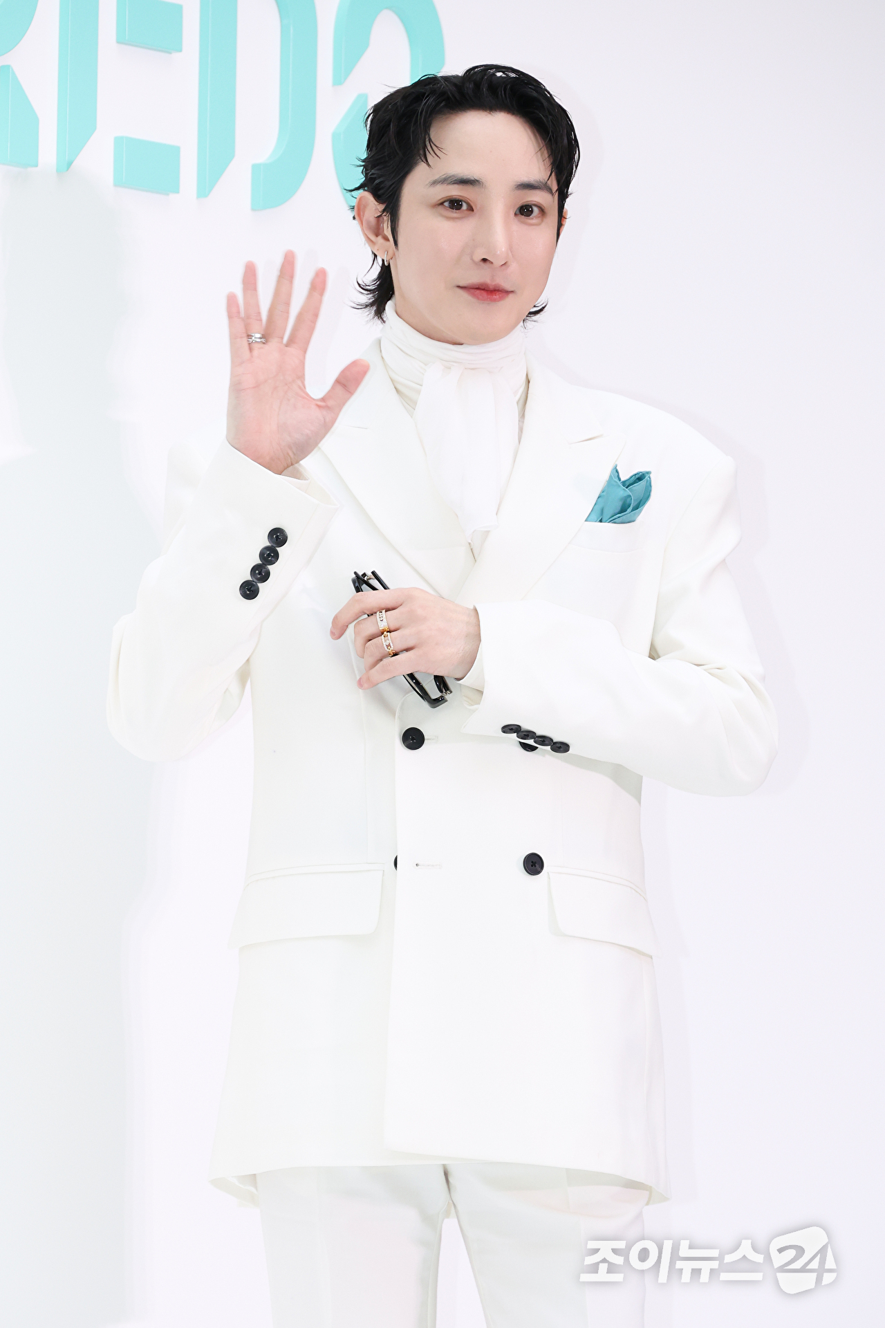 배우 이수혁이 10일 오후 서울 성동구 성수동에서 진행된 프래그런스 브랜드 바이레도 NEW 오 드 퍼퓸 '퓨쳐 메모리즈' 출시 기념 팝업 오픈 행사에 참석해 포즈를 취하고 있다. [사진=문수지 기자]