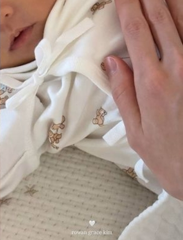 김동욱, 딸 아빠 됐다…♥스텔라김과 결혼 3년만