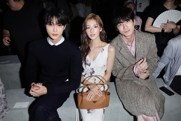 배우 변우석, 트와이스 사나, 사카구치 켄타로가 프라다 패션쇼에 참석했다. [사진=프라다 ]