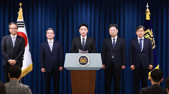 이재명 대통령은 6일 강훈식 대통령 비서실장의 대통령실 1차 인선 브리핑을 통해 대통령실 정책실장에 김용범 전 기획재정부 1차관을 임명했다고 밝혔다. 사진은 이날 인선 발표에 참석한 김 실장. 2025.6.6 [사진=연합뉴스]
