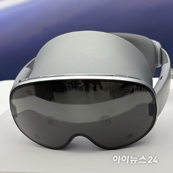 삼성전자 HBM3E 12H D램 제품. [사진=삼성전자]