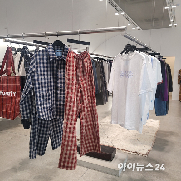 스파오 강남2호점 매장 '베드파이터' 컬렉션. [사진=박은경 기자]