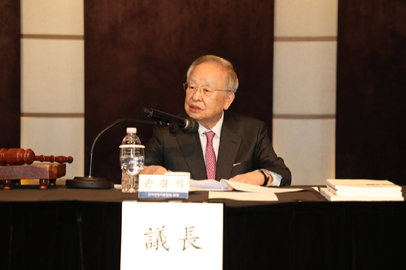 손경식 경총 회장이 24일 서울 중구 조선호텔에서 열린 제57회 정기총회에서 인사말을 하고 있다. [사진=경총]