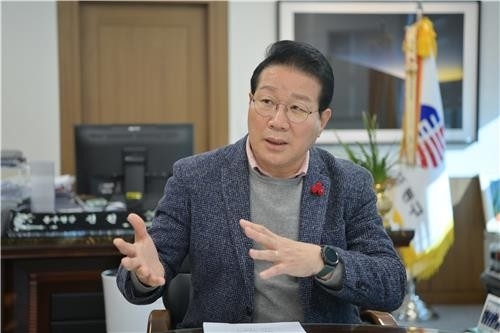 김진홍 부산 동구청장, 정치자금법 위반 당선무효형 확정 - 뉴스 썸네일 이미지