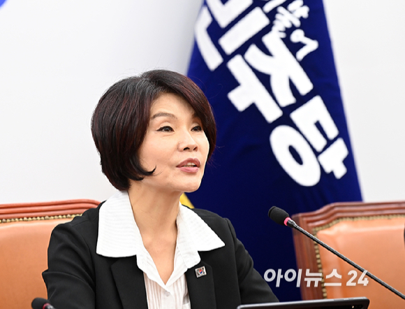 한정애 더불어민주당 정책위의장이 28일 오전 서울 여의도 국회에서 열린 정책조정회의에서 발언하고 있다. [사진=곽영래 기자]