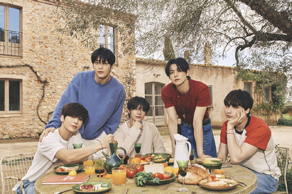 투모로우바이투게더 단체 콘셉트 포토 [사진=빅히트뮤직]