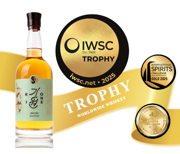 기원 위스키 시그니처 라인 '기원 유니콘'이 IWSC 2025에서 세계 위스키 부문 대상을 수상했다. [사진=기원]